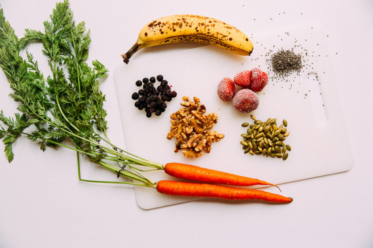 A (Mostly) Raw, Vegan Lifestyle // livelovesimple.com